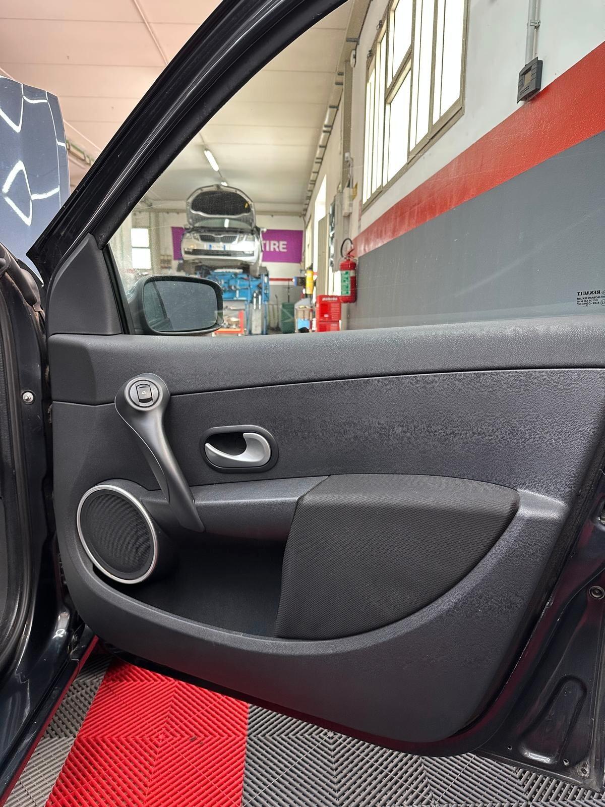 Renault Clio 1.2 16V 5 porte Le Iene