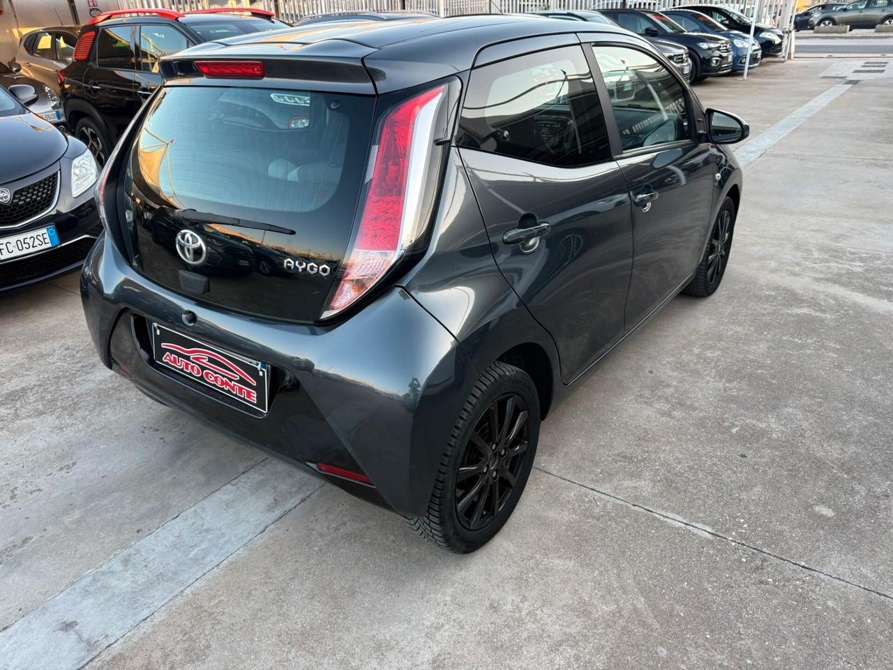 Toyota Aygo 1.0 VVT-i 69 CV 5 porte x-clusiv