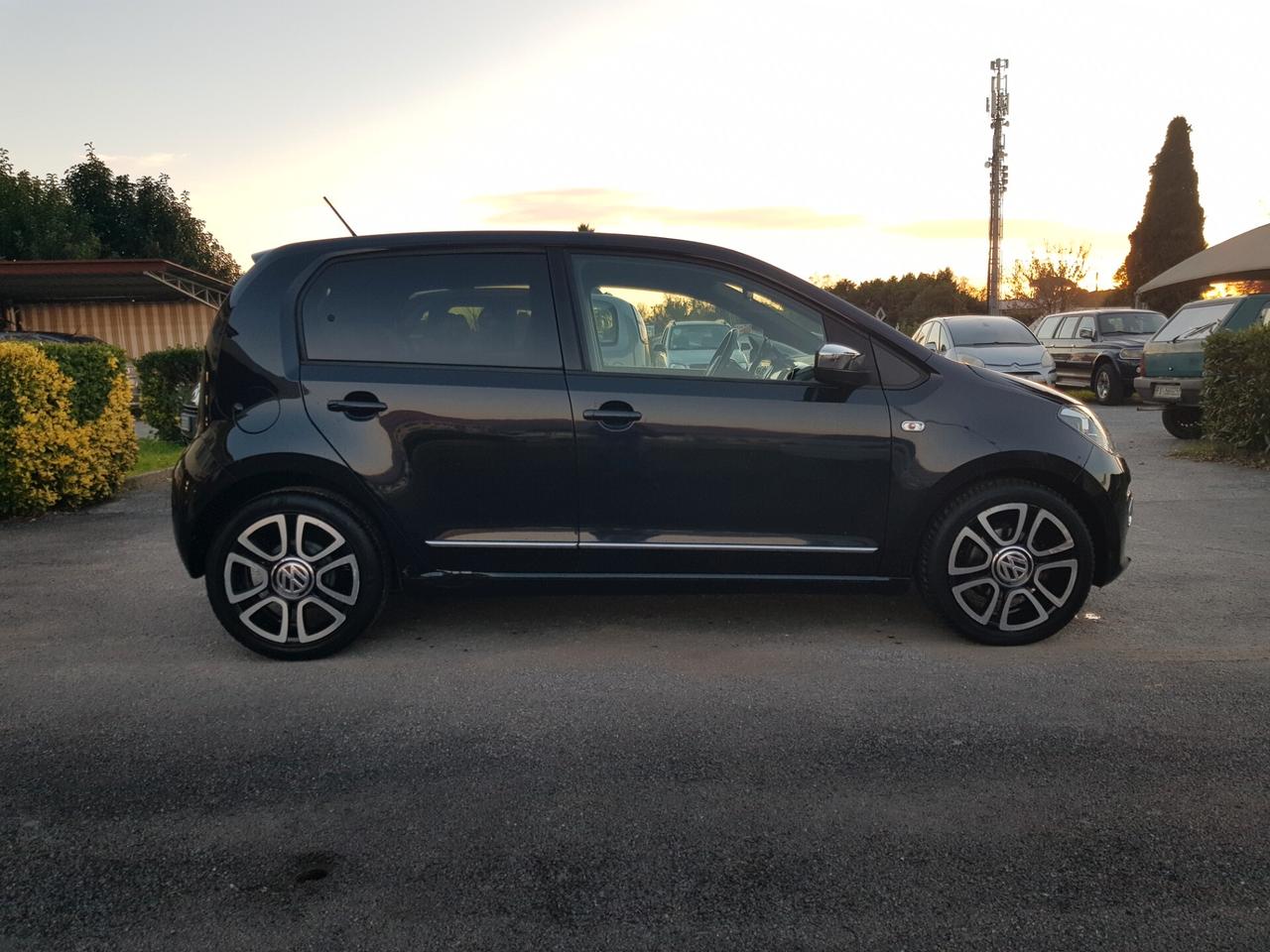 Volkswagen up! 1.0 75 CV 5p. high up!