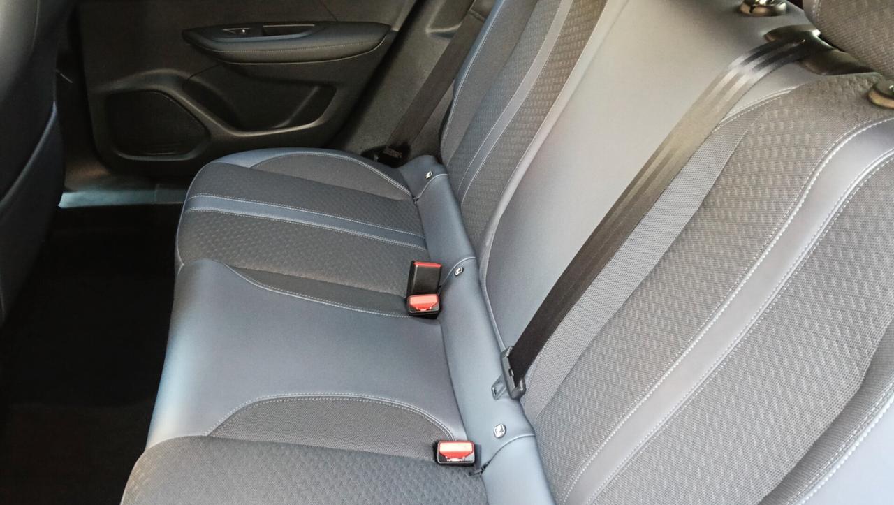 PEUGEOT 2008 1.2 BENZ-RETROC-NAVI