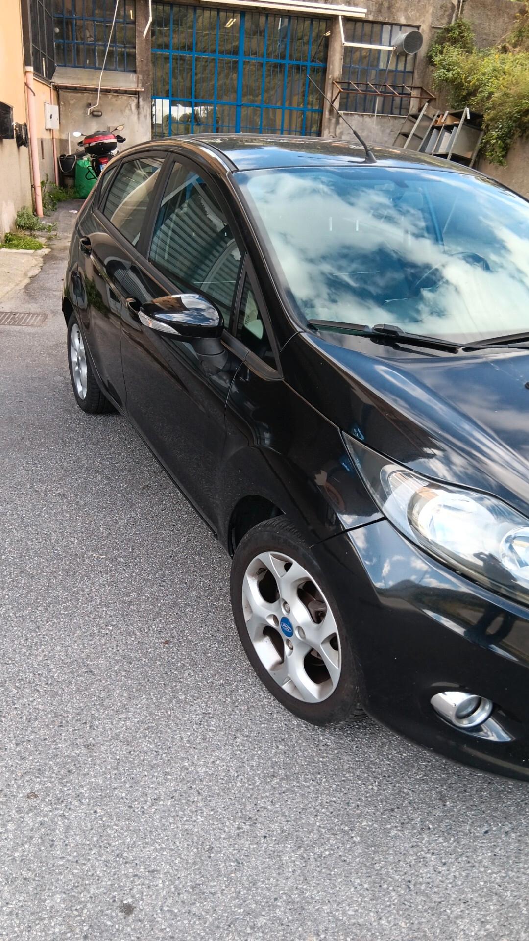 Ford Fiesta 1.4 TDCi 70CV 5 porte Titanium