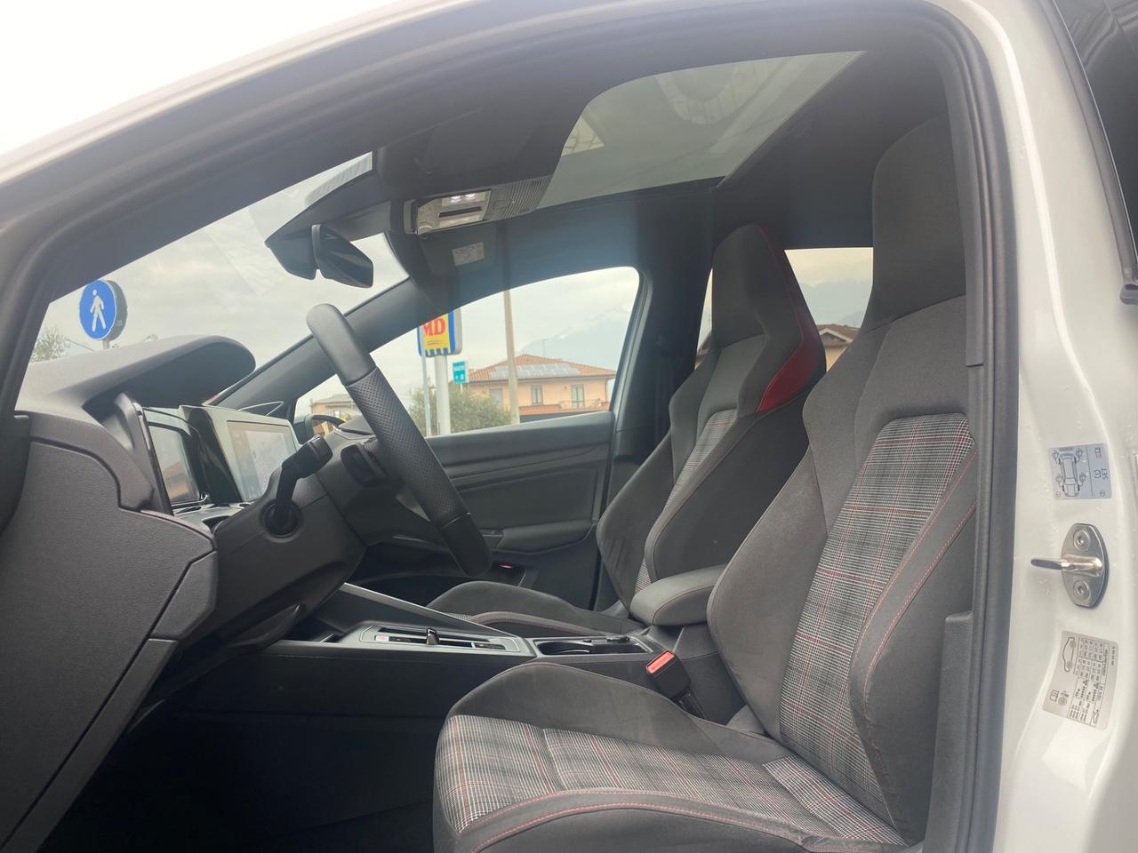 Volkswagen Golf 2.0 TSI DSG GTI TETTO/19”/DCC/IQ-LIGHT