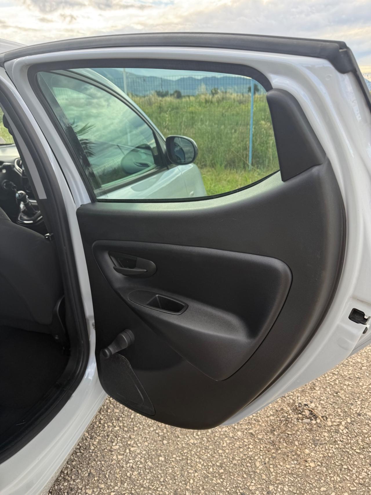 Lancia Ypsilon 1.2 69 CV 5 porte GPL Ecochic Silver