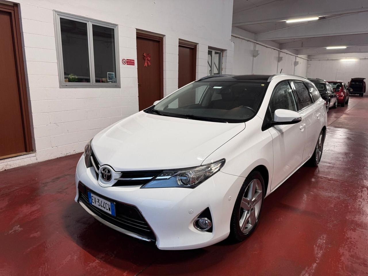 Toyota Auris Touring Sports 2.0 D-4D Lounge NEOPAT