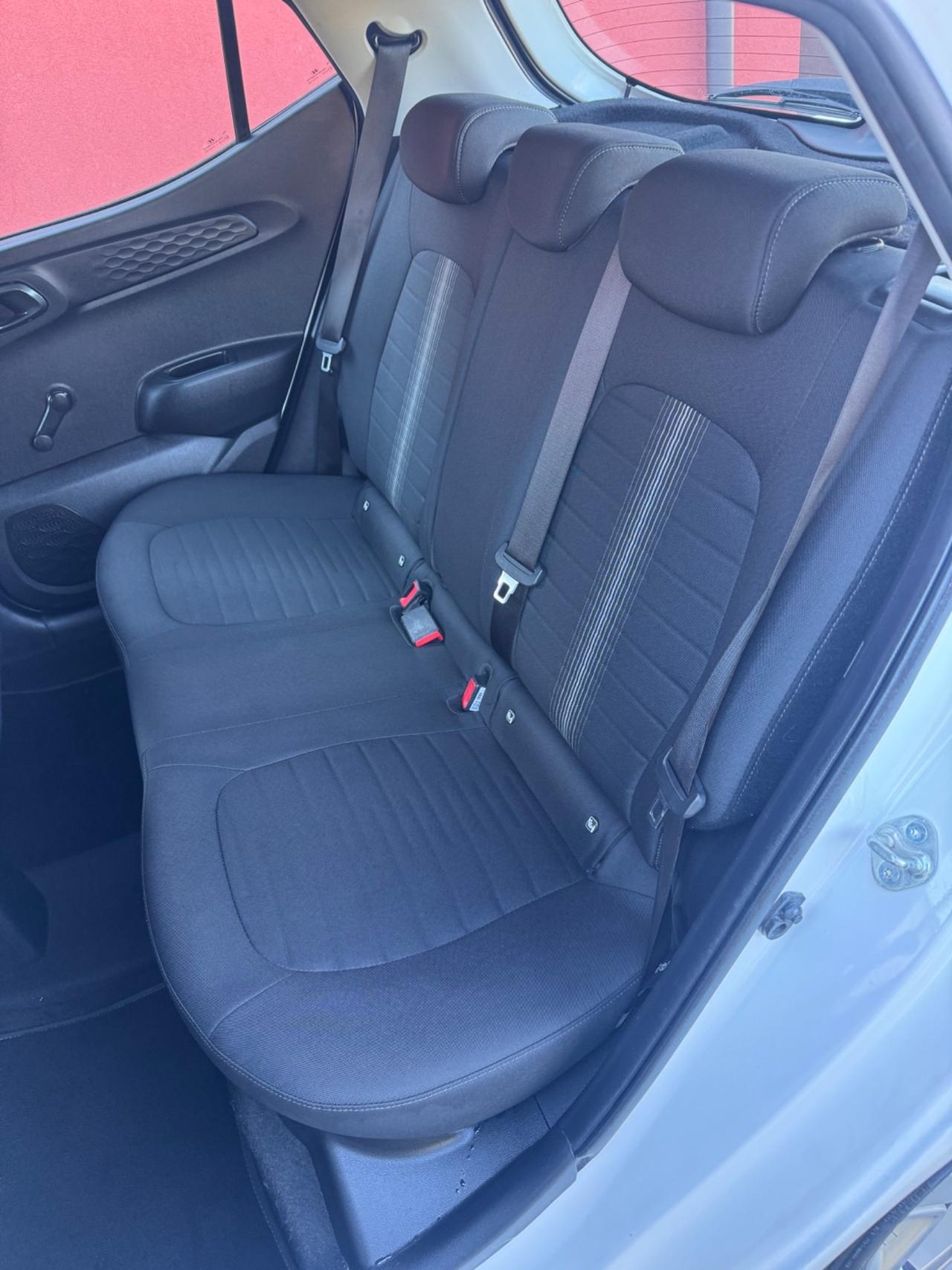 Hyundai i10 idonea ai neopatentati tagliandata