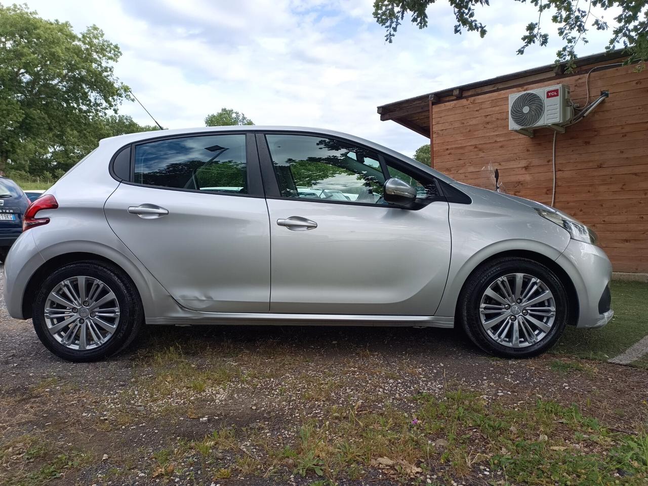 Peugeot 208 PureTech 82 5 porte Allure