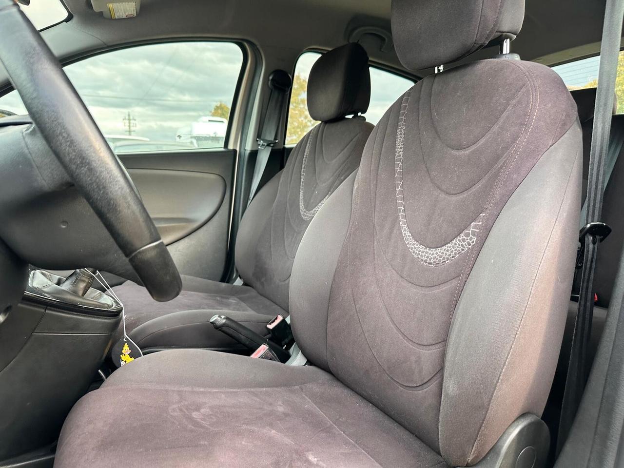 Lancia Ypsilon 1.2 69 CV 5 porte S&S Silver