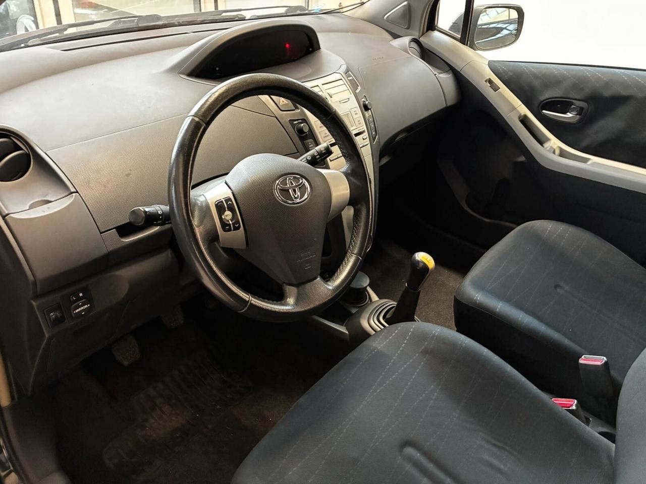 Toyota Yaris 1.3 BENZINA 5PORTE
