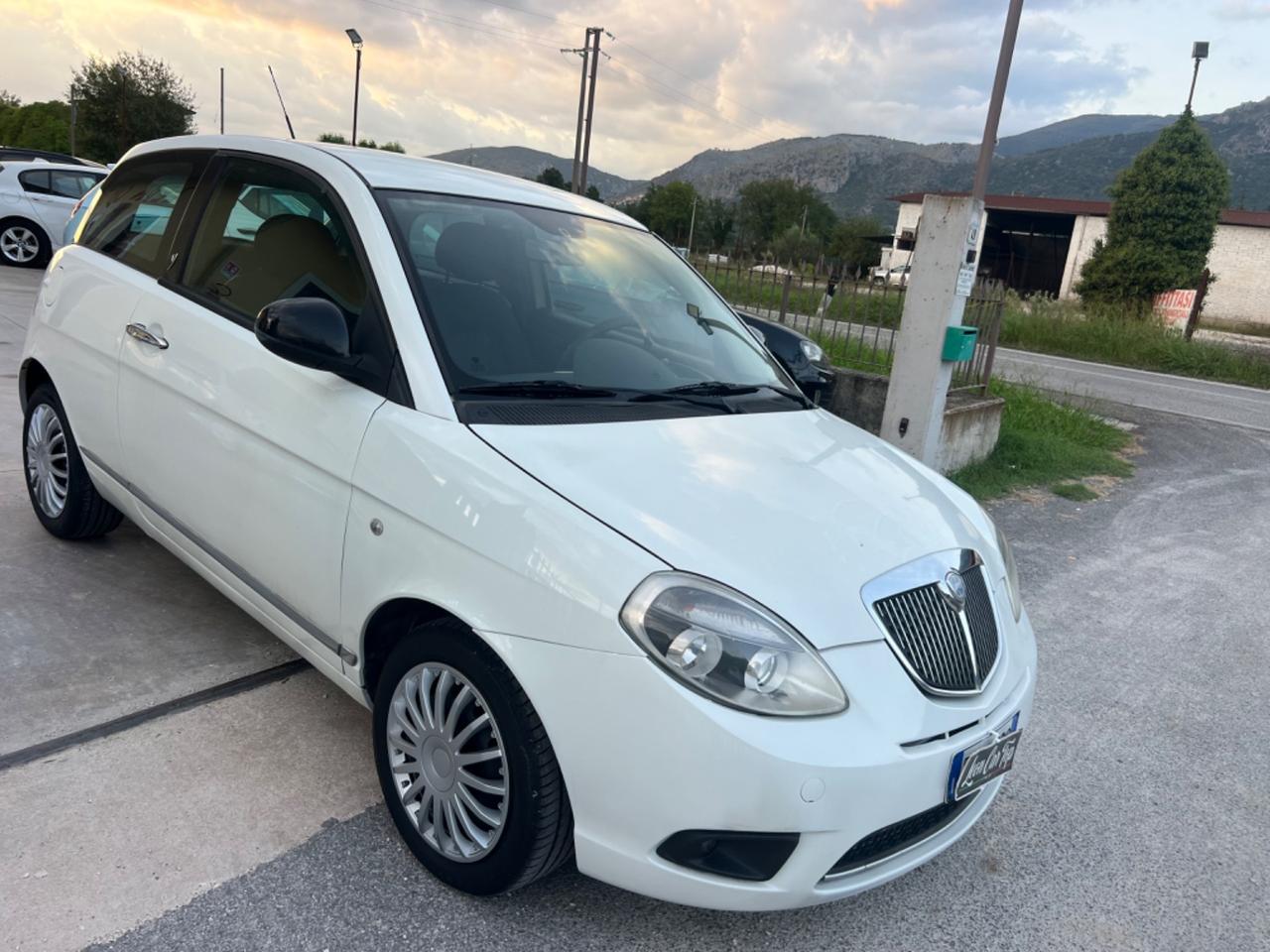 Lancia Ypsilon 1.2 69 CV Unyca garantita 12 mesi