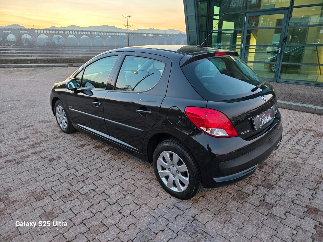 Peugeot 207 1.4 8V 75CV 3p. ONE Line