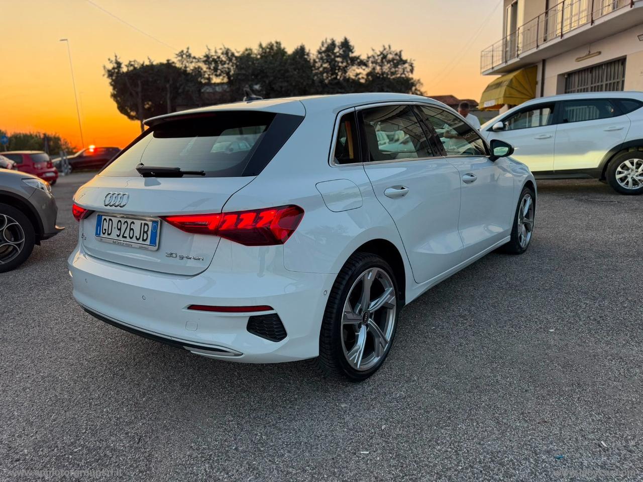 AUDI A3 SPB 30 g-tron S tronic Business Adv.