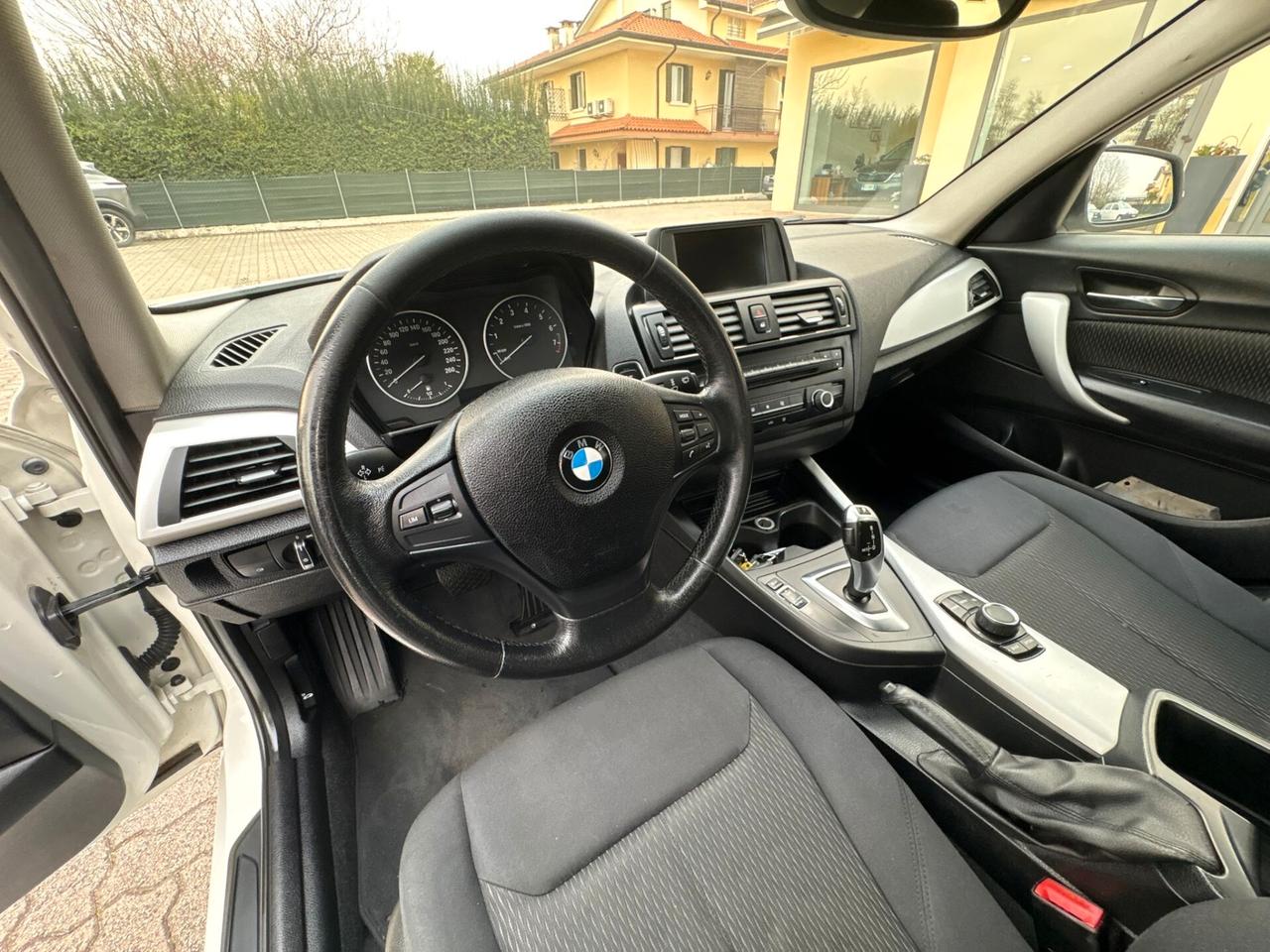 BMW SERIE 1 BENZINA AUTOMATICA SI A NEOPATENTATI