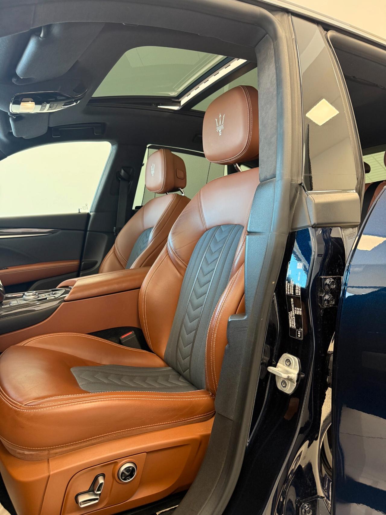 Maserati Levante 3.0 V6 Granlusso 250cv auto TETTO APRIBILE,APPLE CARPLAY,TELECAMERA,NAVIGATORE,PELLE