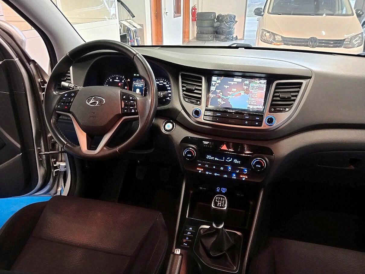 Hyundai TUCSON 1.7 CRDI XPOSSIBLE 19" CAMERA *CAMBIO NUOVO*
