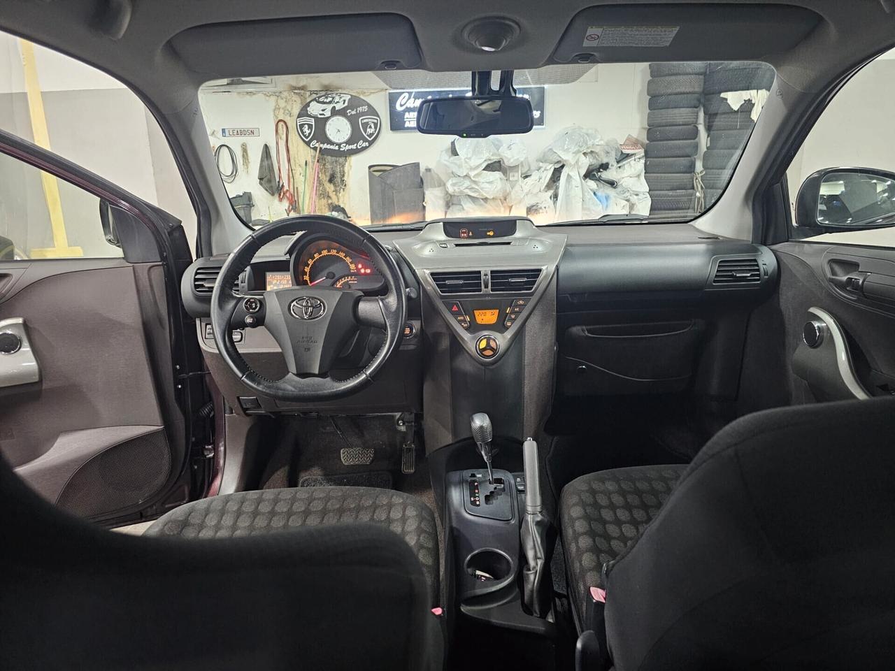 NUOVA TOYOTA iQ 1.0 VVT-i SOL 68CV BLACK LINE
