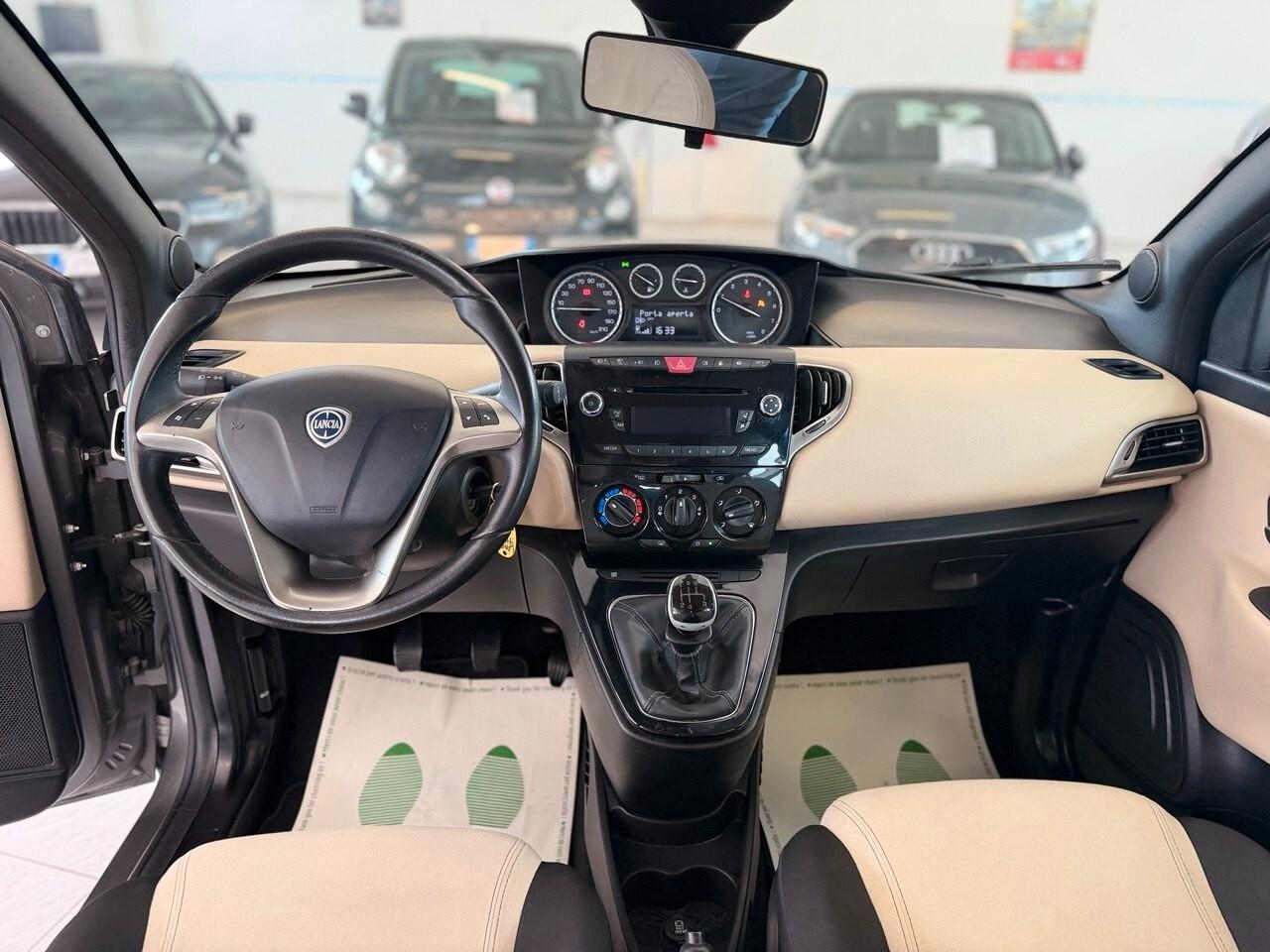 Lancia Ypsilon 0.9 TwinAir 85 CV 5 porte Metano Ecochic Silver