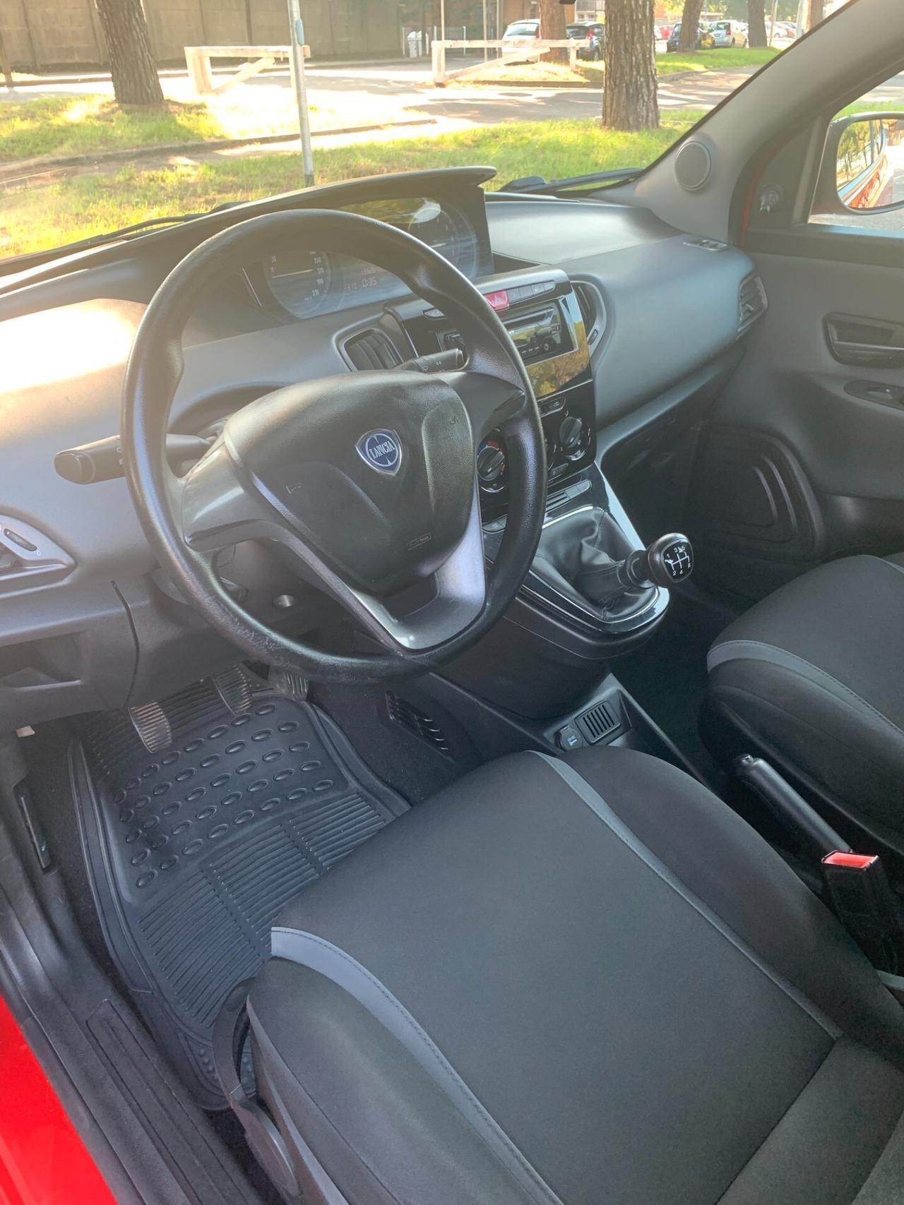 Lancia Ypsilon 1.2 69 CV 5 porte Gold