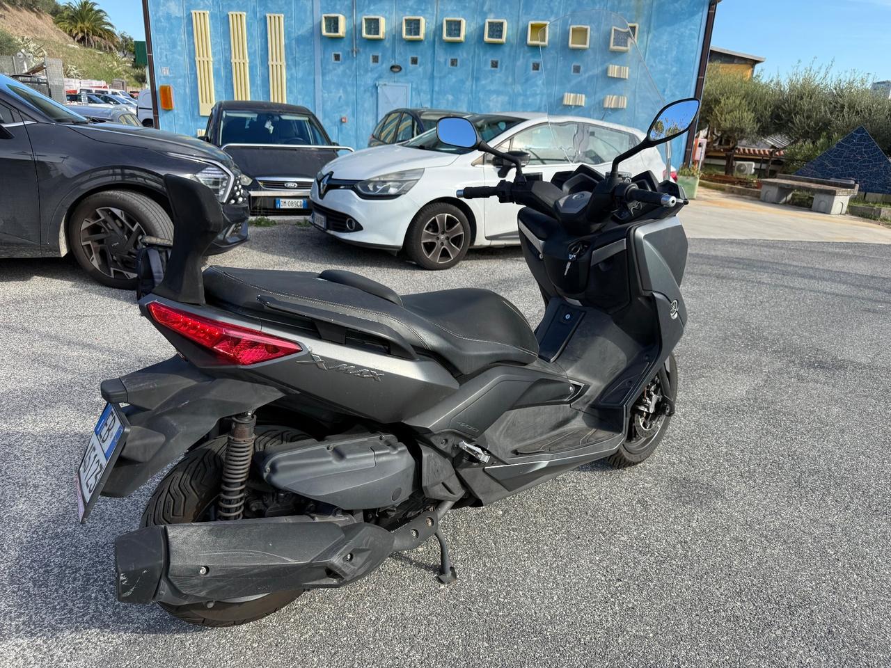 Yamaha X-Max 400