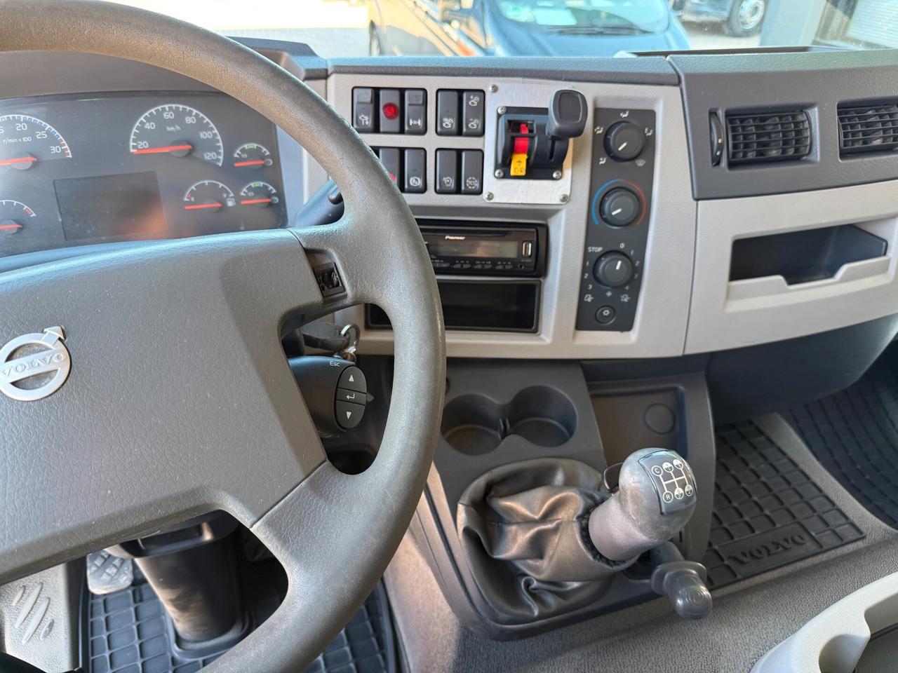Volvo FL240 ribaltabile 5.10m 4x2 Euro4