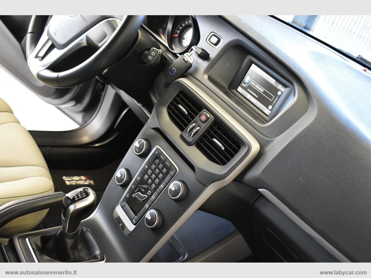 VOLVO V40 D2 1.6 Summum