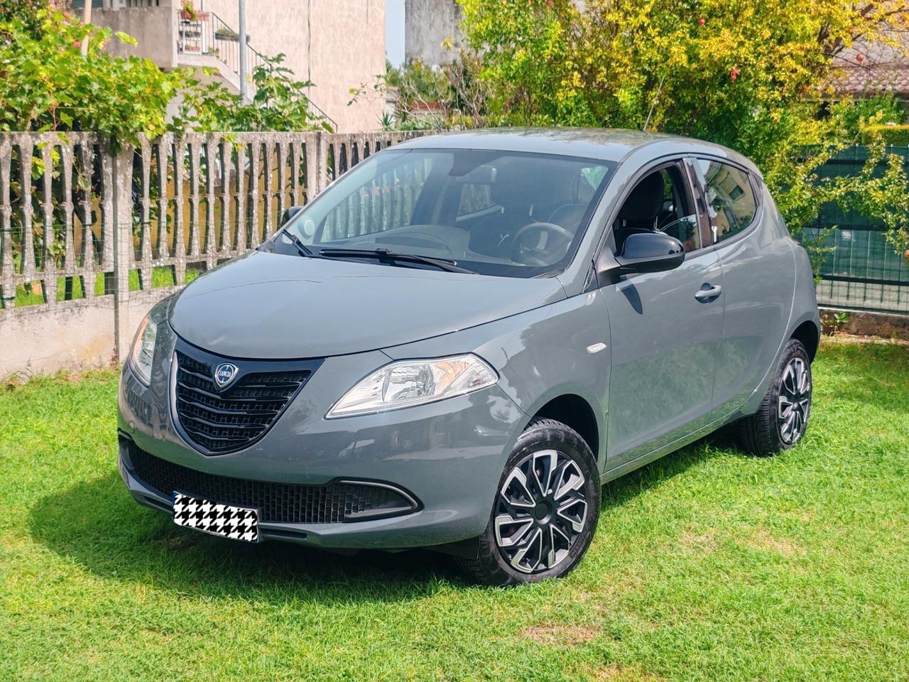Lancia Ypsilon 0.9 TwinAir 85 CV 5 porte Metano