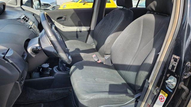 TOYOTA Yaris 1.0 5 porte Sol