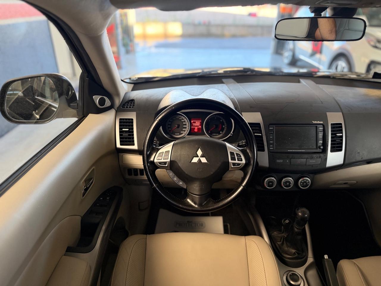 Mitsubishi Outlander 2.2 DI-D Instyle 7 p.ti DPF