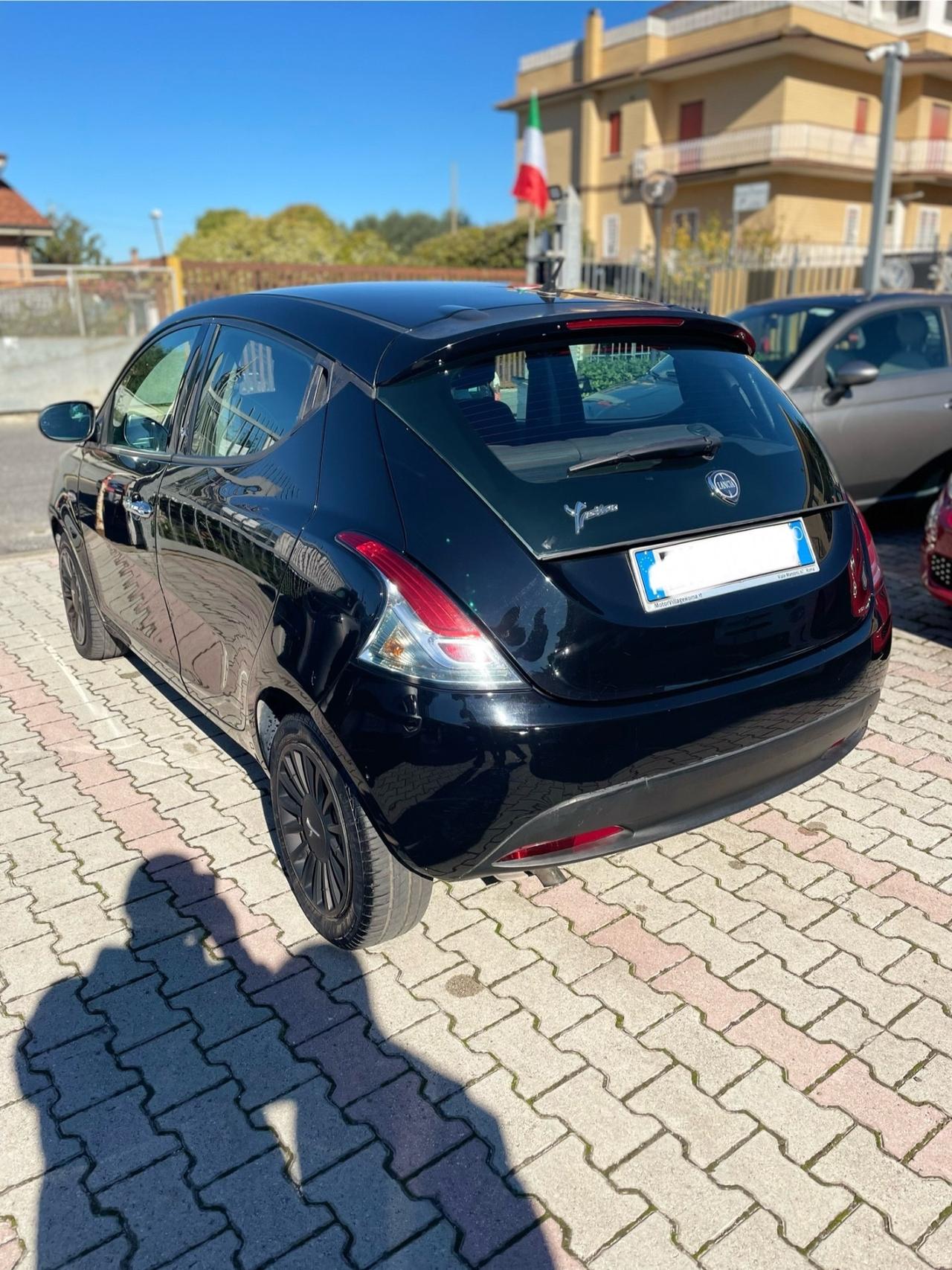 Lancia Ypsilon 1.3 MJT 16V 95 CV 5 porte S&S Black&Red