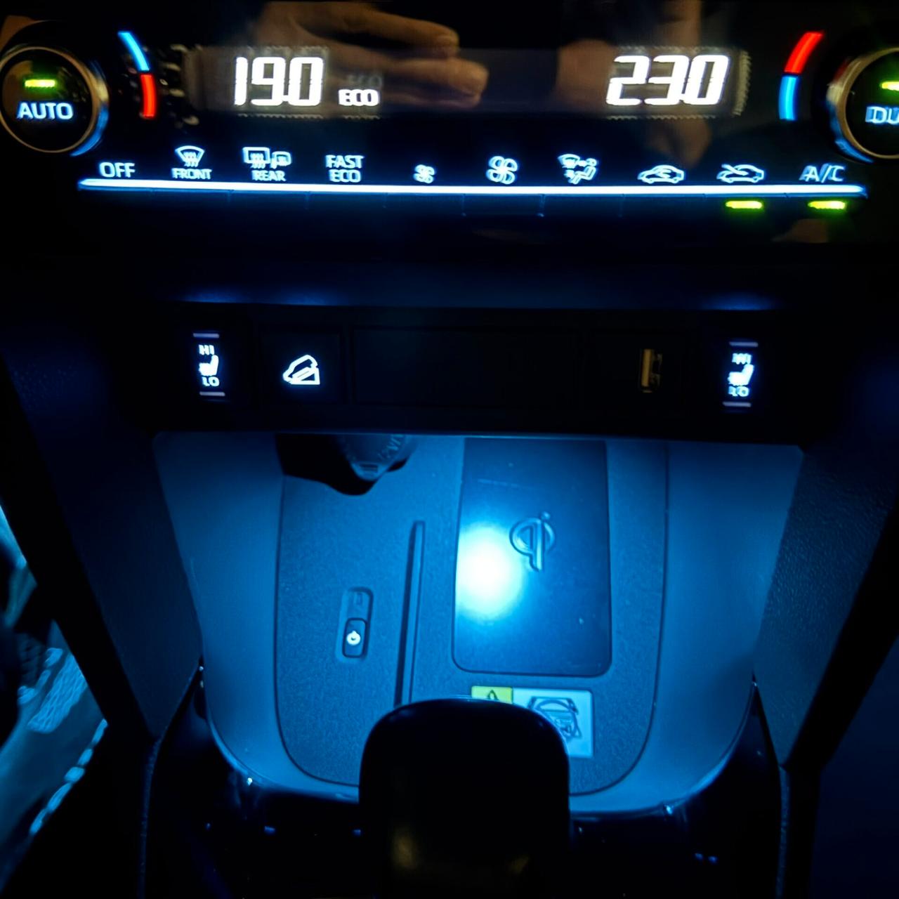 Toyota Yaris Cross 1.5 Hybrid E-CVT AWD Premiere
