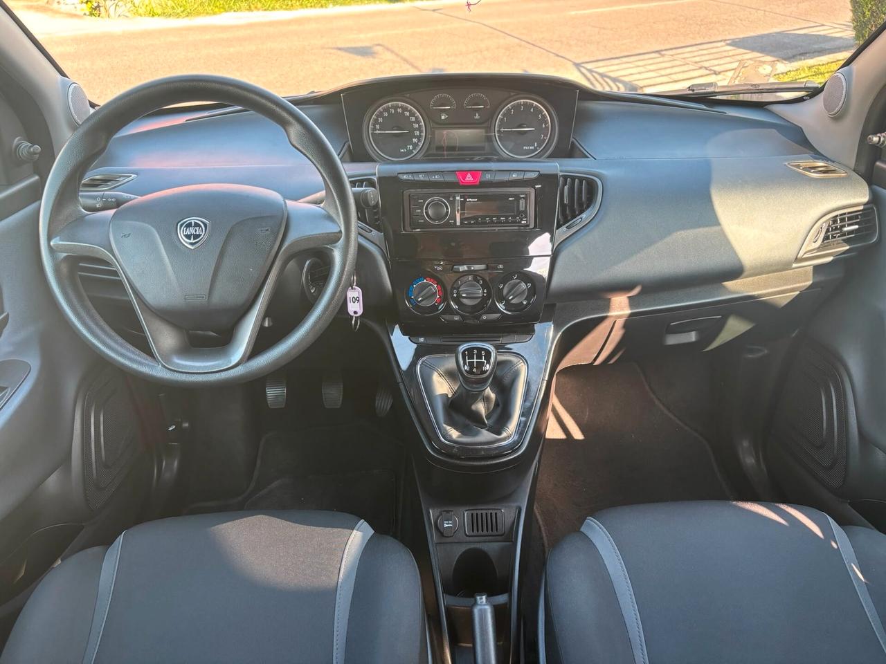 Lancia Ypsilon 1.2 69 CV 5 porte Silver