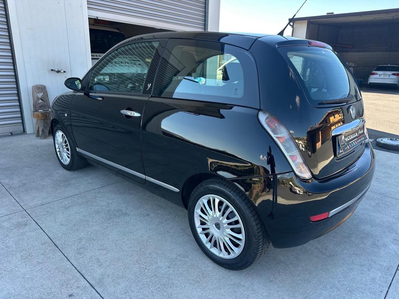 Lancia Ypsilon 1.2 Versus