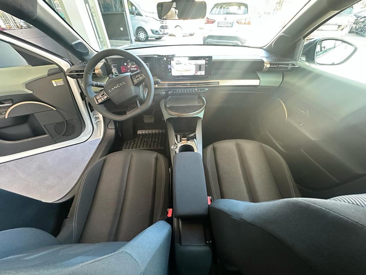 Lancia Ypsilon Hybrid e-DCT