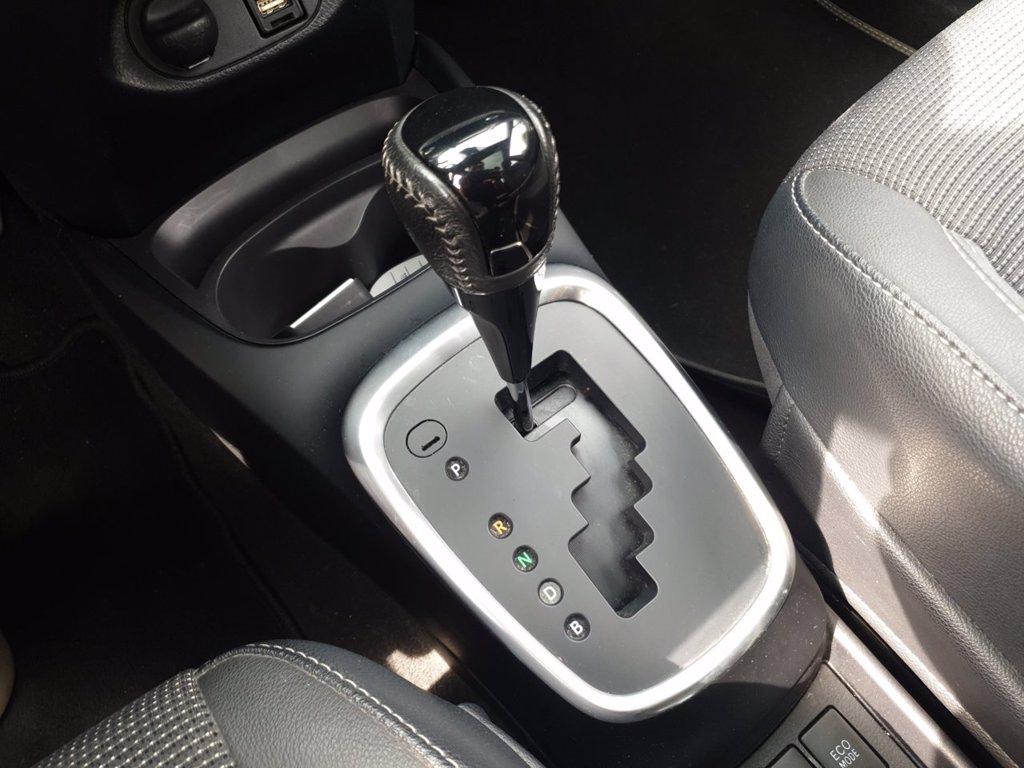TOYOTA Yaris 5p 1.5h style my18 del 2018