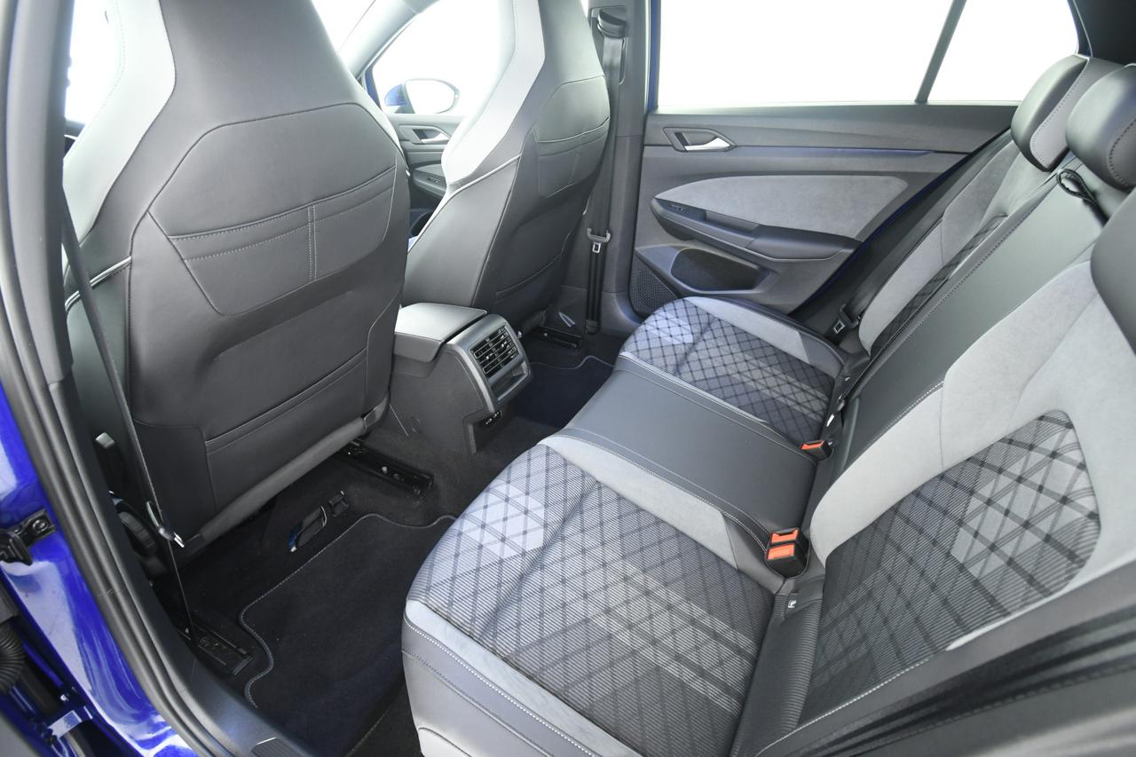 VOLKSWAGEN Golf 1.5 etsi evo R-Line 150cv dsg CAMERA+ALCANTARA+ACC+LED