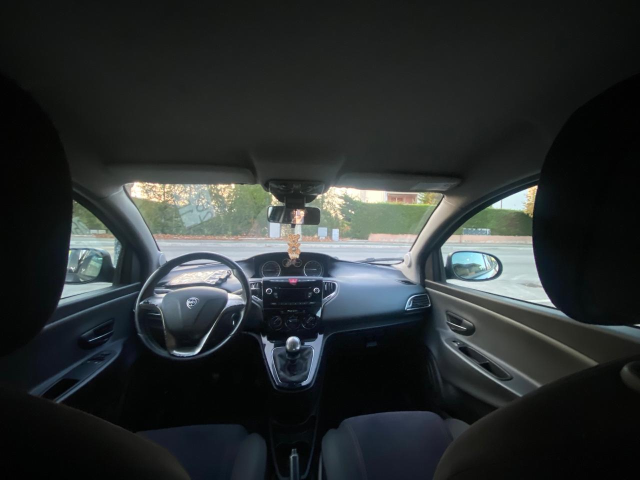 Lancia Ypsilon 1.2 69 CV 5 porte S&S Platinum
