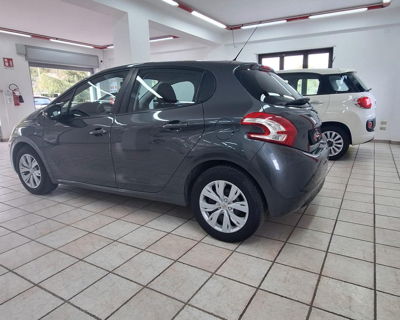 Peugeot 208 1.4 HDi 68 CV 5 porte Allure