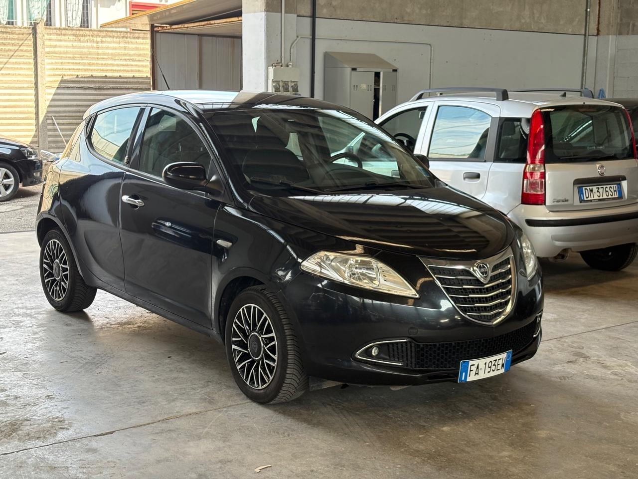 Lancia Ypsilon 0.9 TwinAir 85 CV 5 porte Metano Ecochic Elefantino