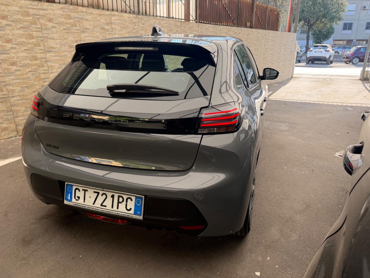 Peugeot 208 1.2 benzina 2024