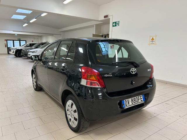 TOYOTA Yaris 1.0 5 porte Now