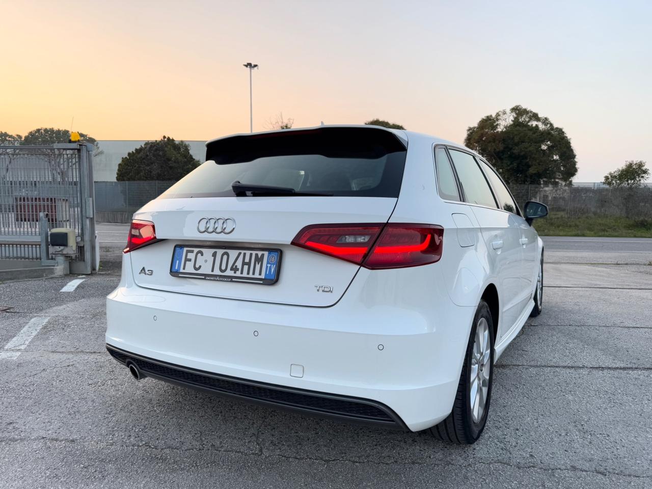 AUDI A3 Sportback 1.6 Tdi Admired S-LINE-Led Navi