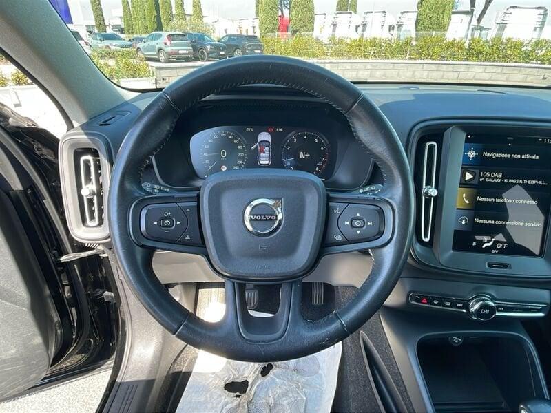 Volvo XC40 T2 Momentum AUTOCARRO