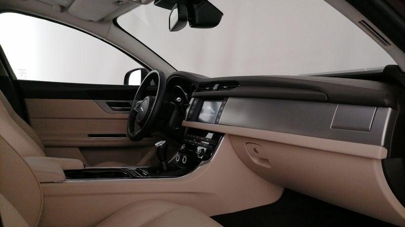 Jaguar XF 2.0d Pure Business edition 180cv