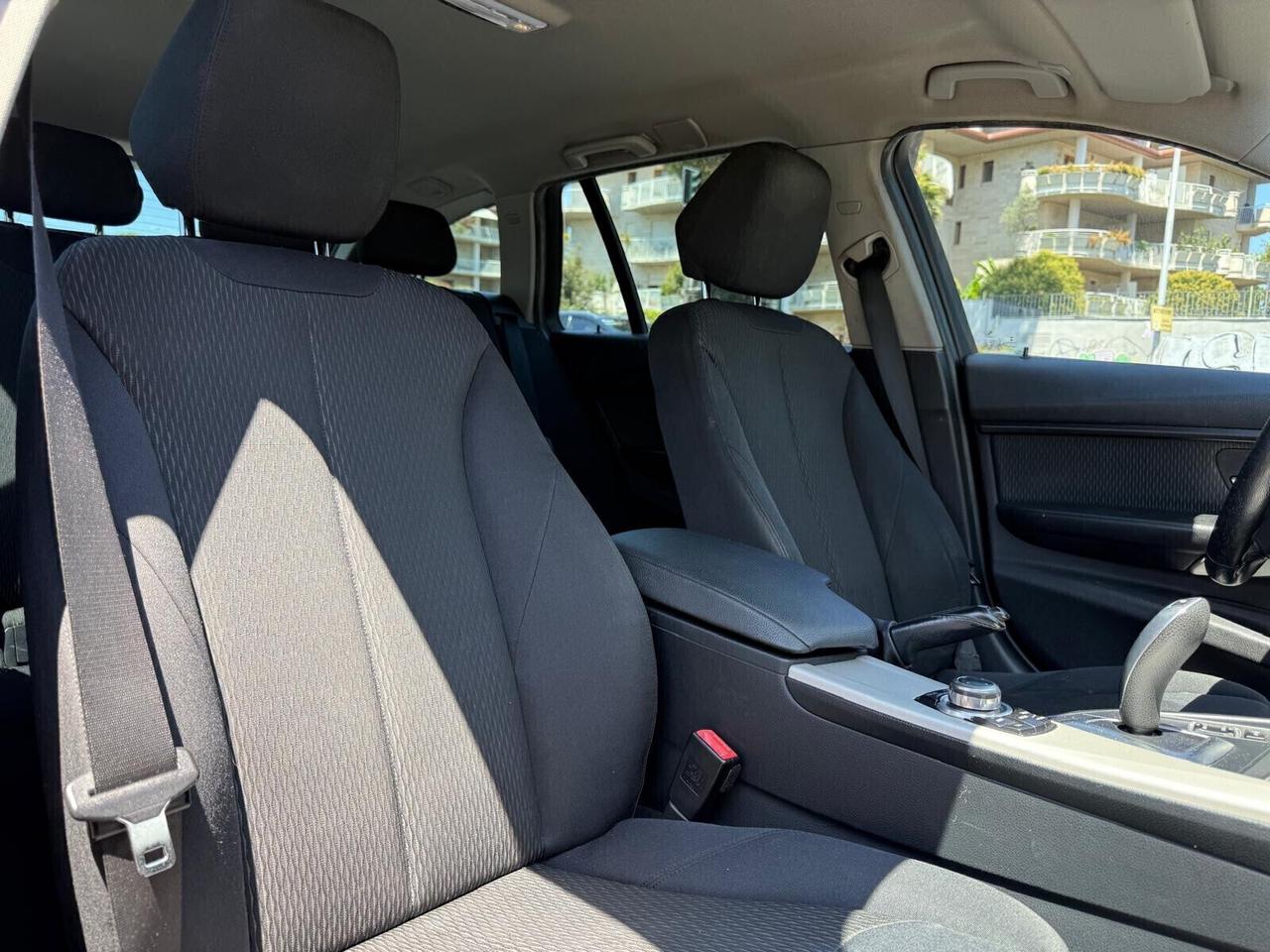 Bmw 318d Touring Business aut. Navi Professional Fari Xeno