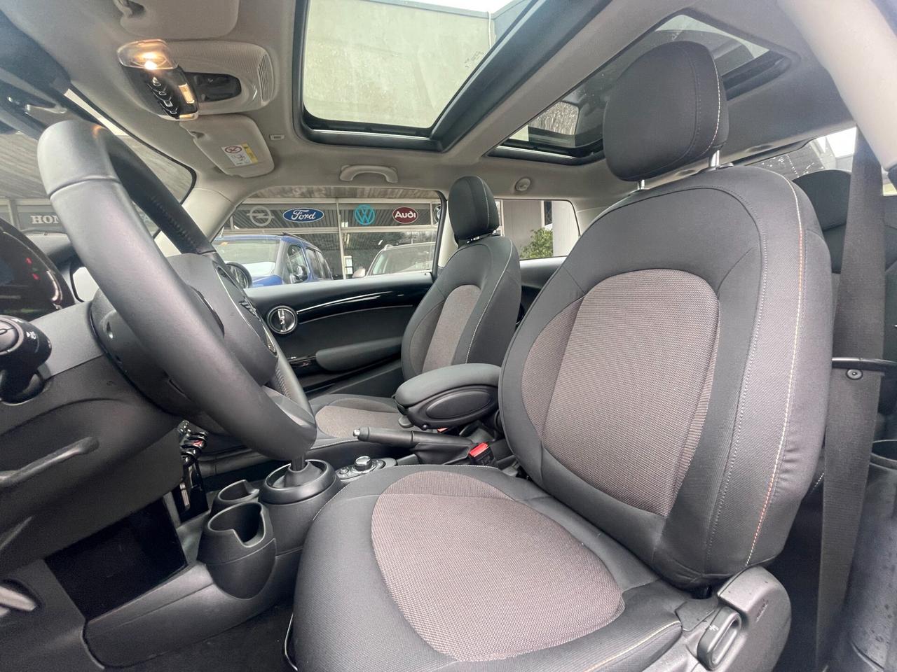 Mini IV F56 3p 1.5 Essential auto Full. 11.000 KM !!