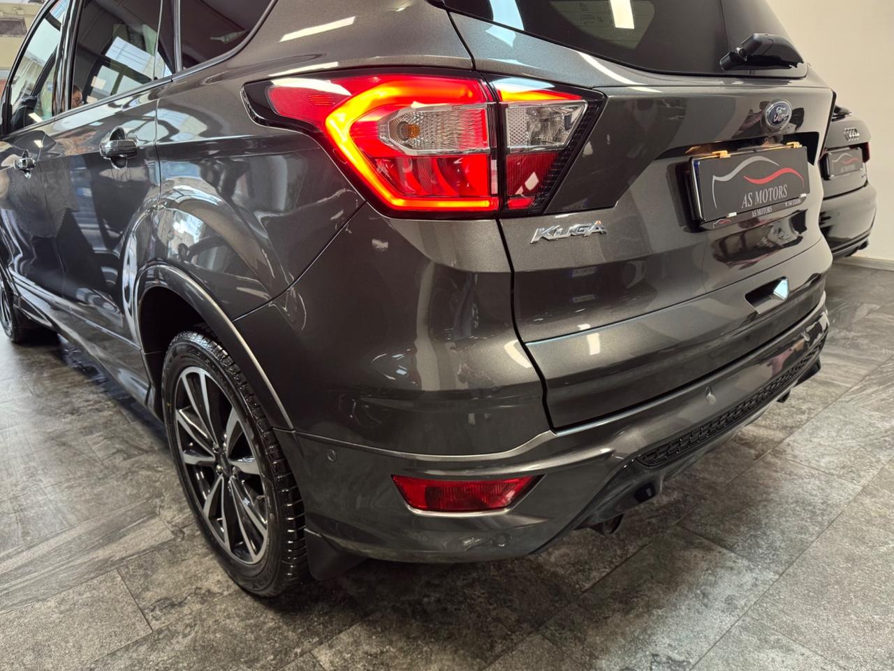 Ford Kuga 2.0 TDCI ST LINE DA VETRINA
