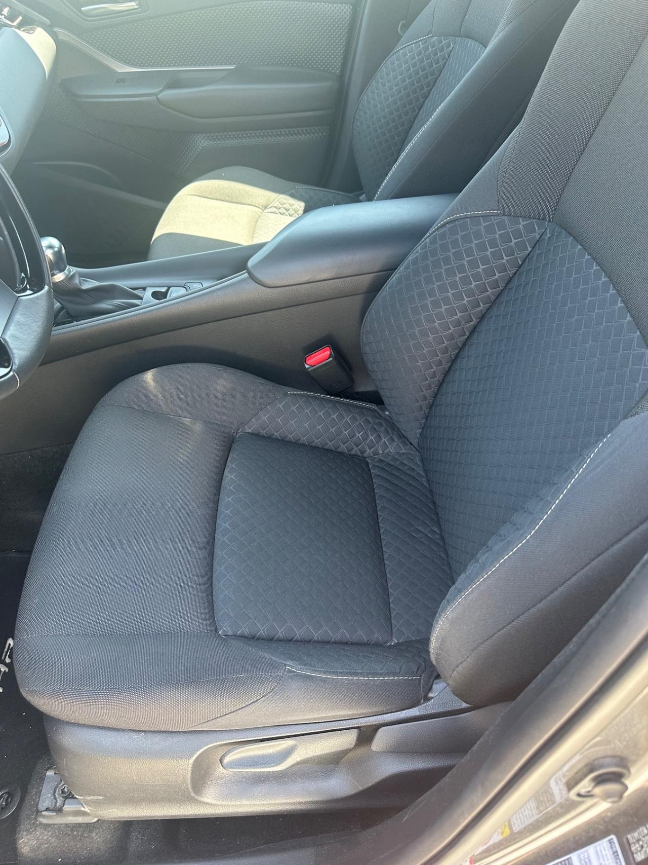 Toyota C-HR 1.8 Hybrid E-CVT Business