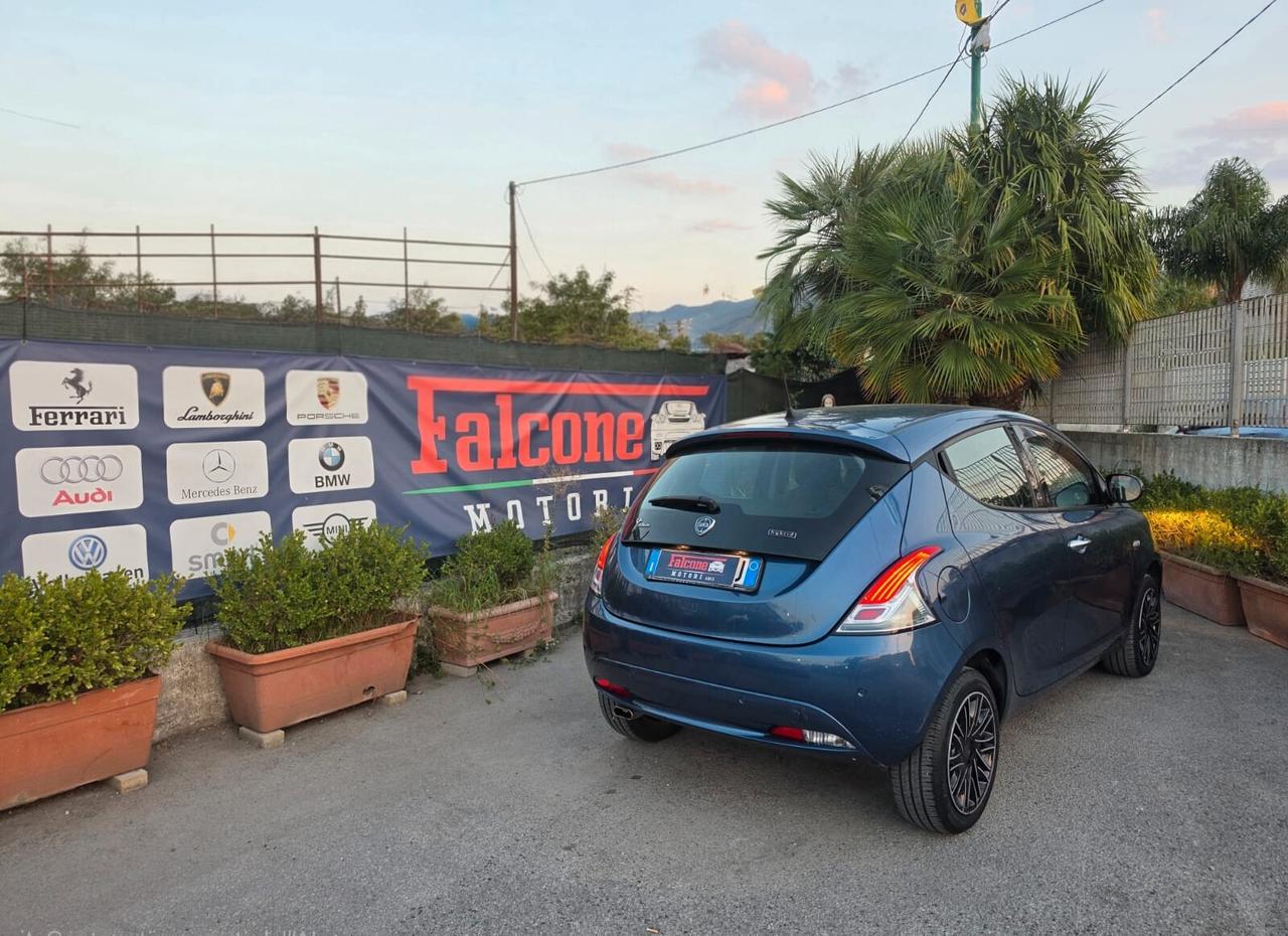 Lancia Ypsilon 1.0 FireFly 5 porte S&S Hybrid Ecochic