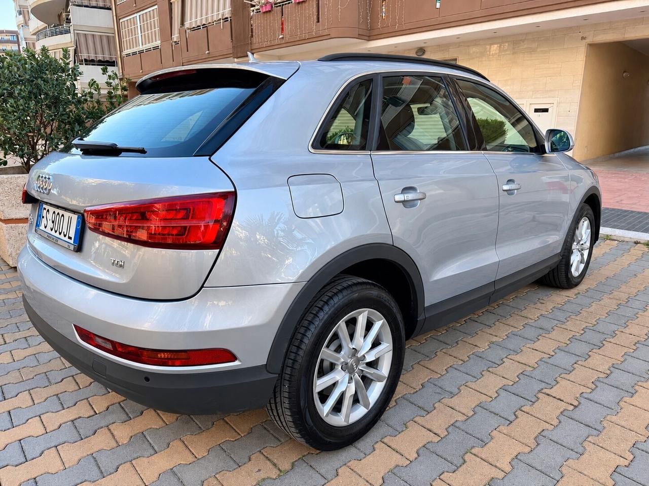 Audi Q3 2.0 TDI 120 CV Business