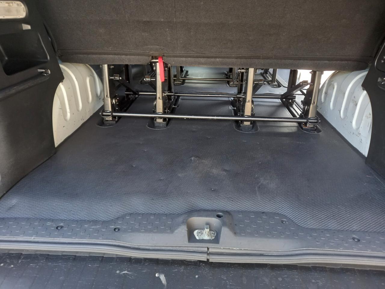 Renault Trafic T29 1.6 dCi 145CV 9 POSTI