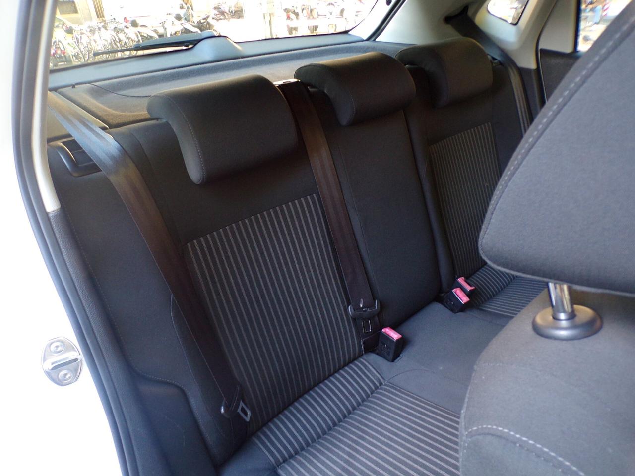 AUTO VOLKSWAGEN POLO 5P COMFORTLINE BI-FUEL DEL 2010 CON 227.500 KM
